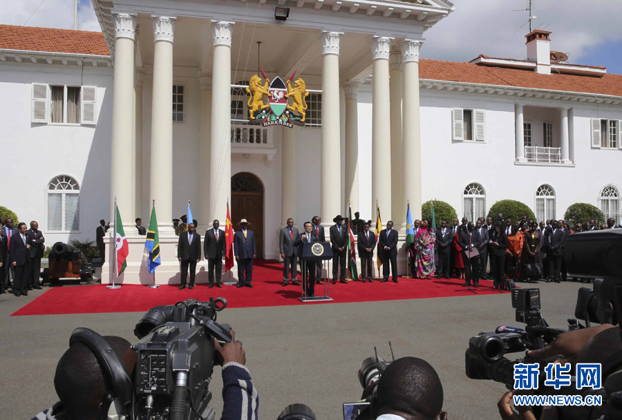5月11日，中国国务院总理李克强在内罗毕国家宫与肯尼亚总统肯雅塔共同会见记者，介绍中非合作建设肯尼亚蒙巴萨－内罗毕铁路情况。乌干达总统穆塞韦尼、卢旺达总统卡加梅、南苏丹总统基尔等东非地区国家领导人参加。