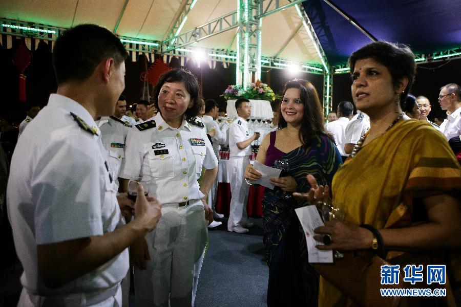 （国际）（5）中国海军舰艇编队在印度维沙卡帕特南举行甲板招待会