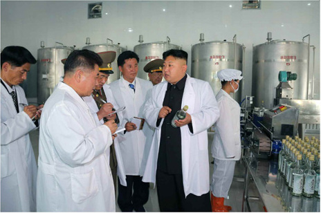 金正恩视察朝鲜酒厂 要搞 代表朝鲜的名酒图片