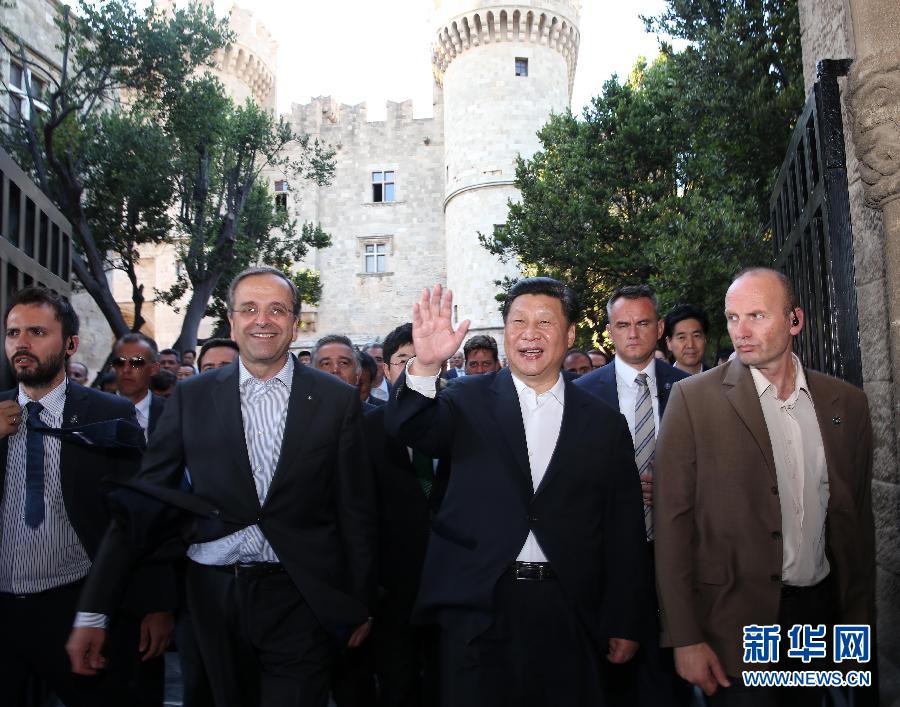 7月13日，国家主席习近平在希腊罗德岛会见希腊总理萨马拉斯。 新华社记者兰红光摄 