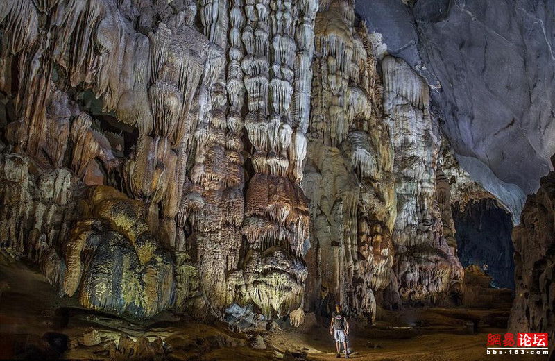 探险家揭最大洞穴 内生雨林河道