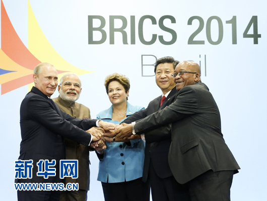 这是习近平同出席会晤的巴西总统罗塞夫、俄罗斯总统普京、印度总理莫迪、南非总统祖马合影。新华社记者 兰红光 摄