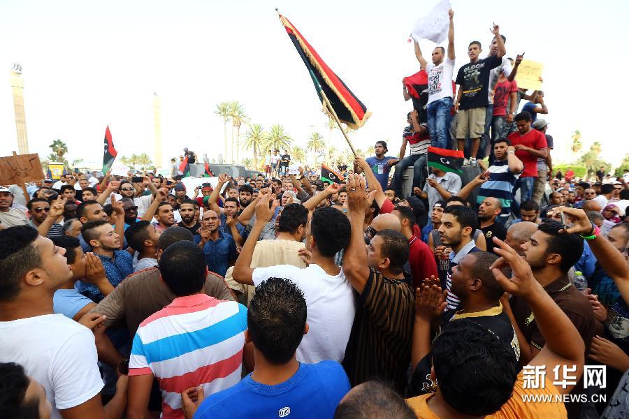 （国际）（1）利比亚首都民众游行抗议民兵武装冲突