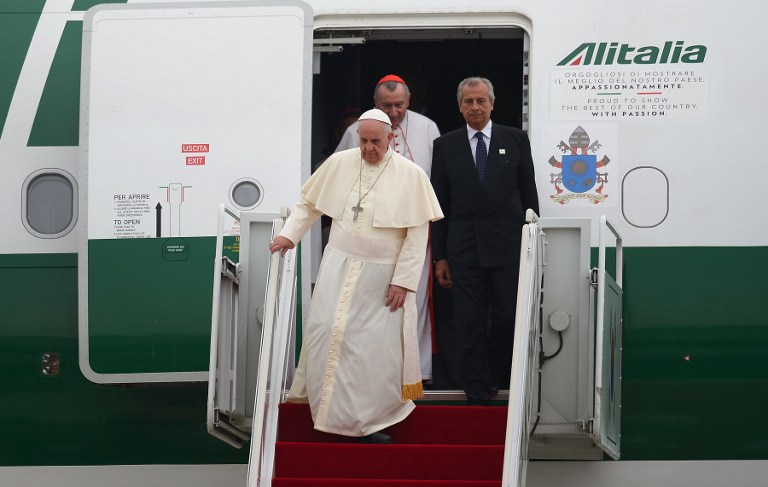 罗马教皇时隔25年再访韩 朴槿惠亲赴机场迎接