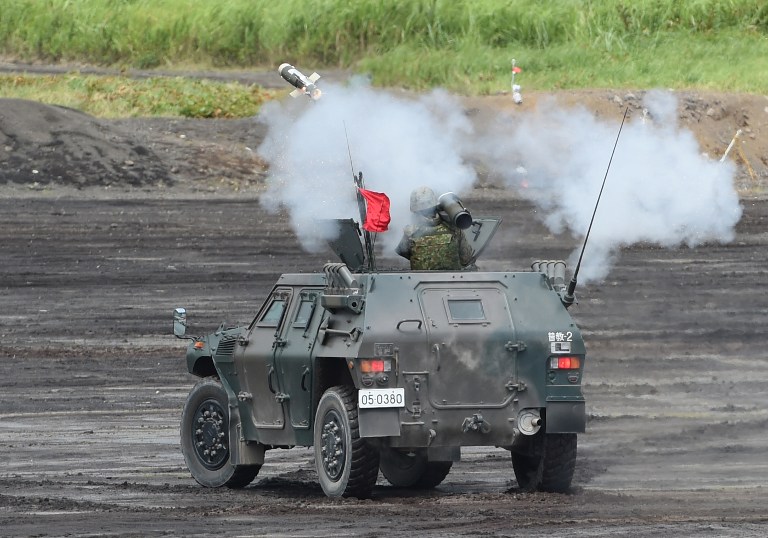 日本陆上自卫队举行年度实弹射击演习