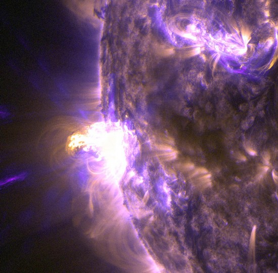 美宇航局拍摄太阳耀斑爆发震撼图像