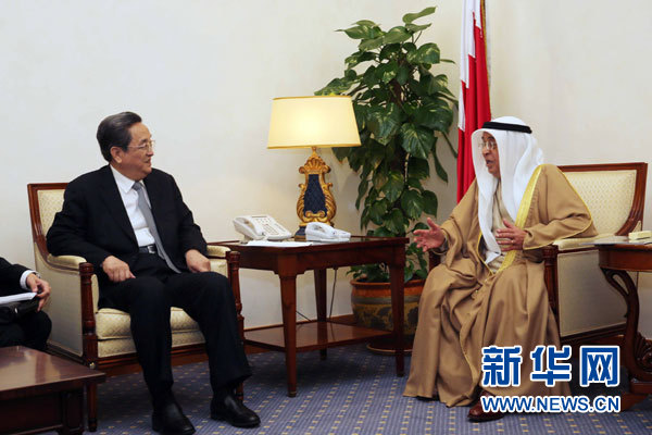 11月6日，正在巴林进行正式友好访问的全国政协主席俞正声在麦纳麦会见巴林副首相穆罕默德。 新华社记者刘卫兵摄
