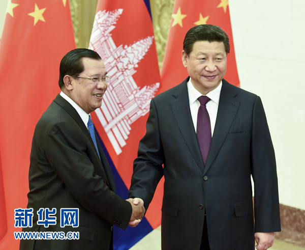 11月7日，国家主席习近平在北京人民大会堂会见柬埔寨首相洪森。新华社记者 刘建生 摄 