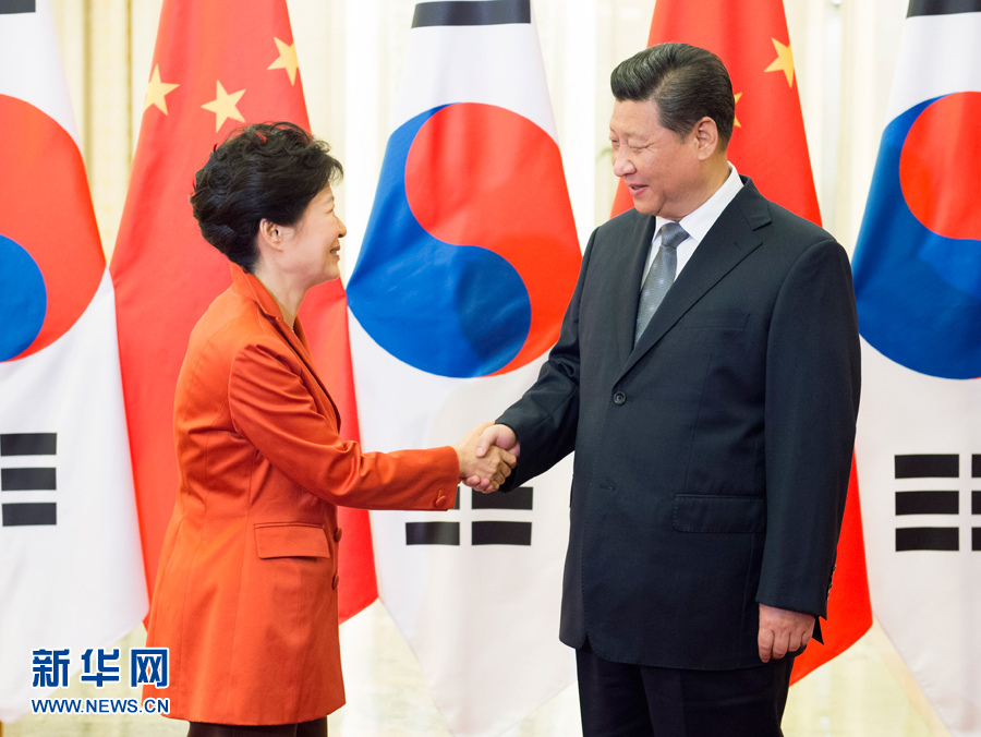11月10日，中国国家主席习近平在北京人民大会堂会见韩国总统朴槿惠。 新华社记者 谢环驰 摄