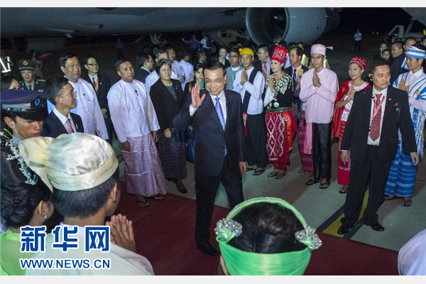 11月12日，中国国务院总理李克强抵达内比都，出席东亚合作领导人系列会议并对缅甸进行正式访问。 新华社记者 王晔 摄 