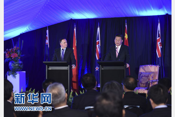 11月20日，国家主席习近平在惠灵顿同新西兰总理约翰·基举行会谈。这是习近平和约翰·基会谈后共同会见记者。 新华社记者 李学仁 摄