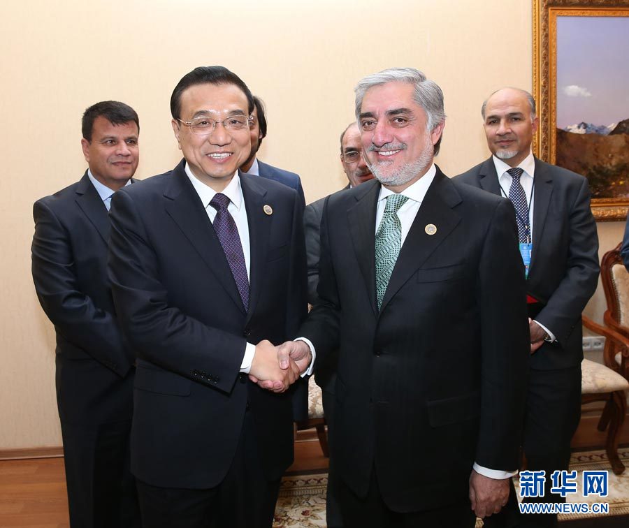 12月15日，中国国务院总理李克强在阿斯塔纳会见阿富汗首席执行官阿卜杜拉。 新华社记者 庞兴雷 摄