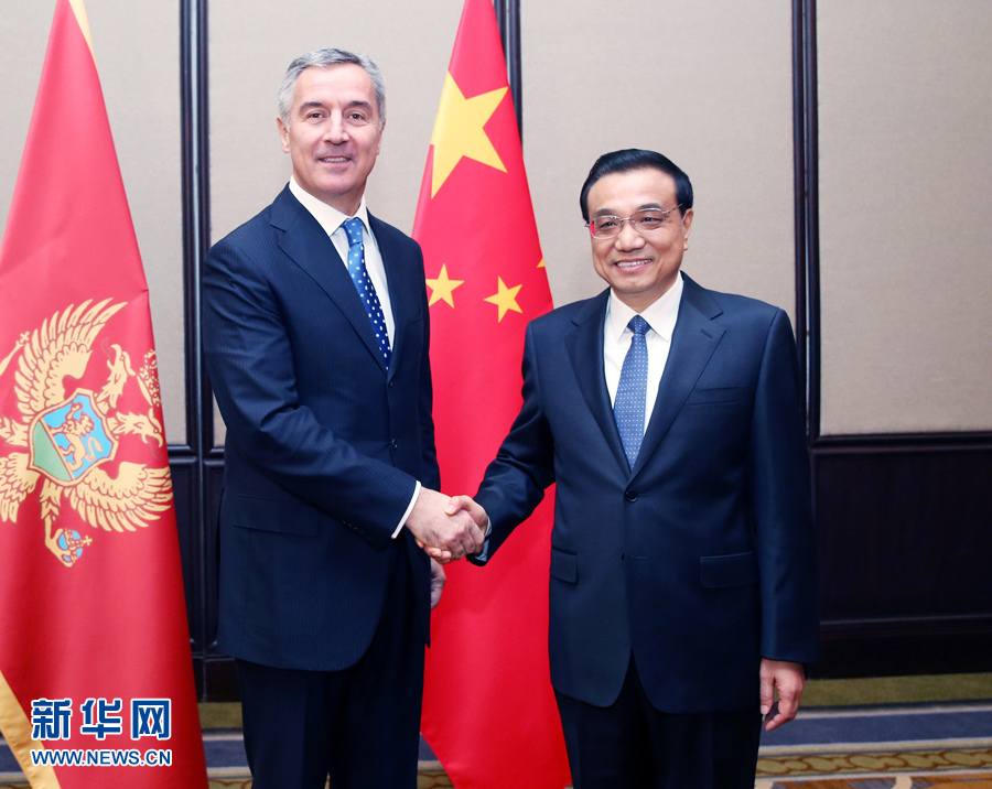  12月16日，中国国务院总理李克强在贝尔格莱德会见黑山总理久卡诺维奇。 新华社记者姚大伟摄