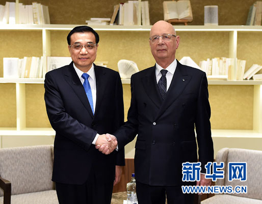 1月20日，中国国务院总理李克强在瑞士达沃斯会见世界经济论坛主席施瓦布。新华社记者 李涛 摄