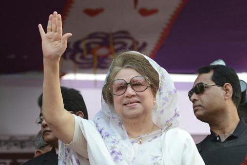 孟加拉国前任女总理受贪污指控 法院发出逮捕令