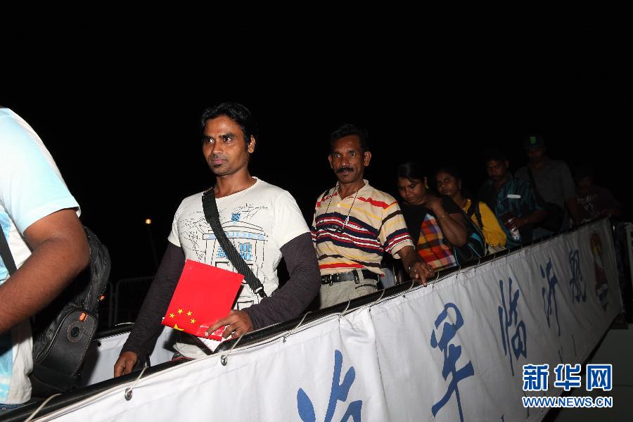 （国际）（1）从也门撤离的83名中外公民搭乘中国军舰抵达吉布提 