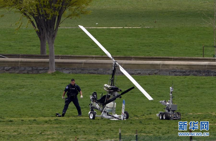 （国际）（1）一架旋翼直升机突降美国国会西草坪
