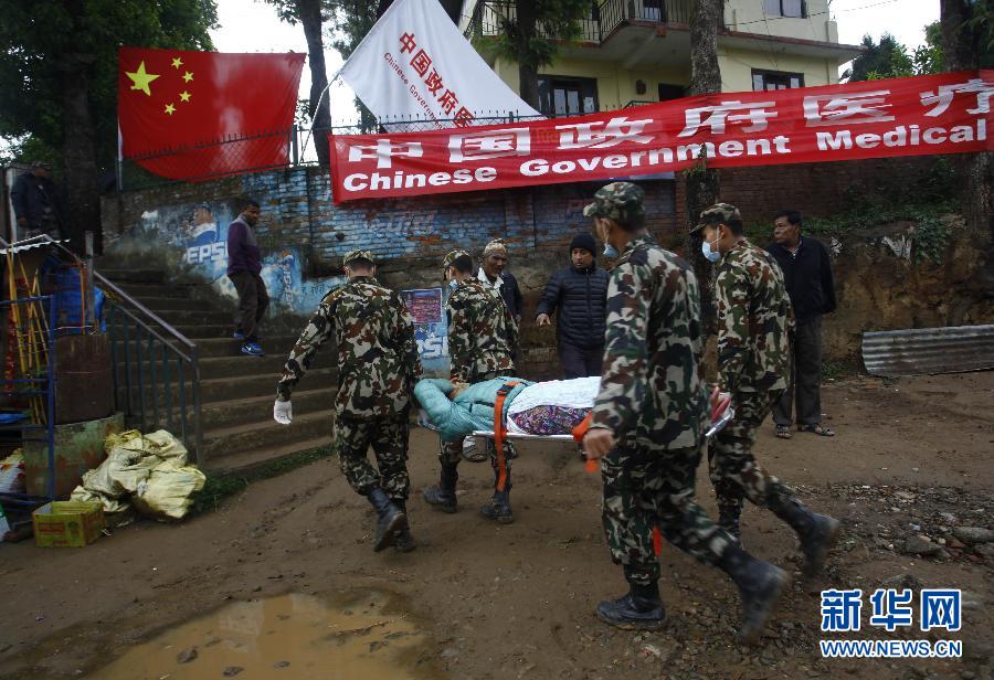 （国际·尼泊尔地震）（2）中国政府医疗队在尼泊尔展开医疗救援 