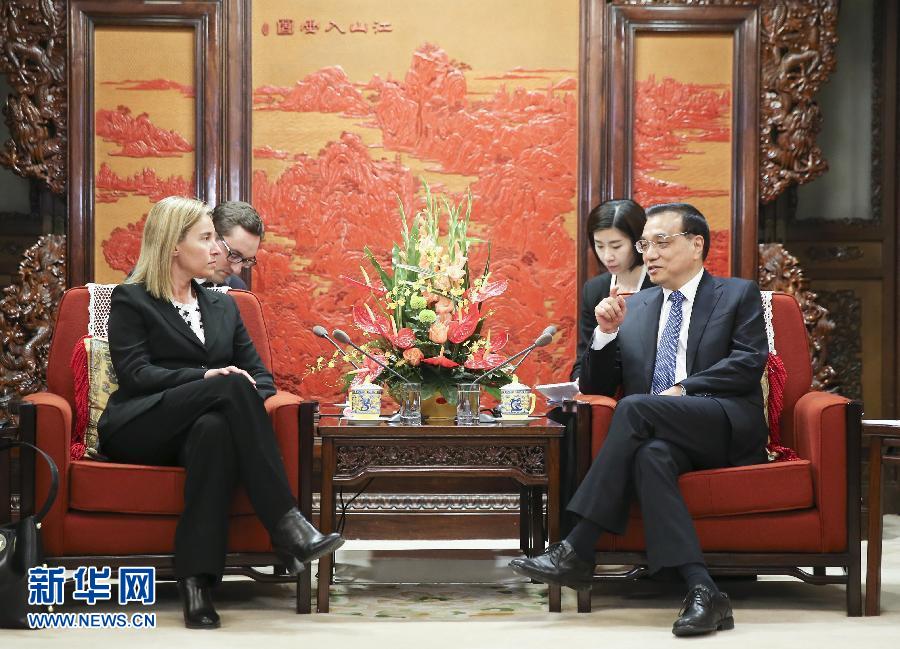 5月6日，国务院总理李克强在北京中南海紫光阁会见欧盟委员会副主席、外交和安全政策高级代表莫盖里尼。 新华社记者丁林 摄 