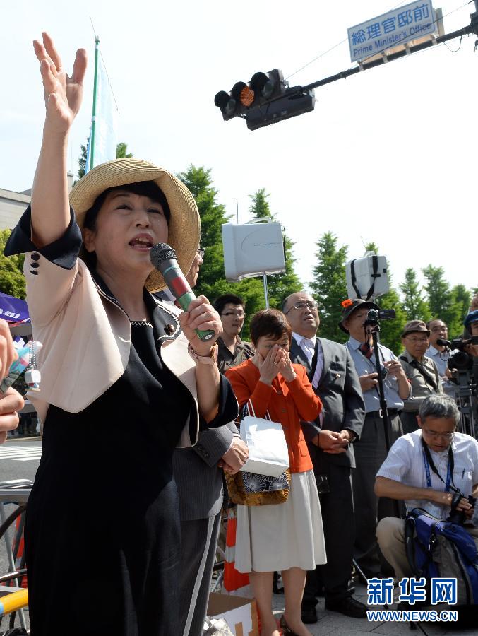 日本民众抗议安倍内阁通过与行使集体自卫权相关安保法案