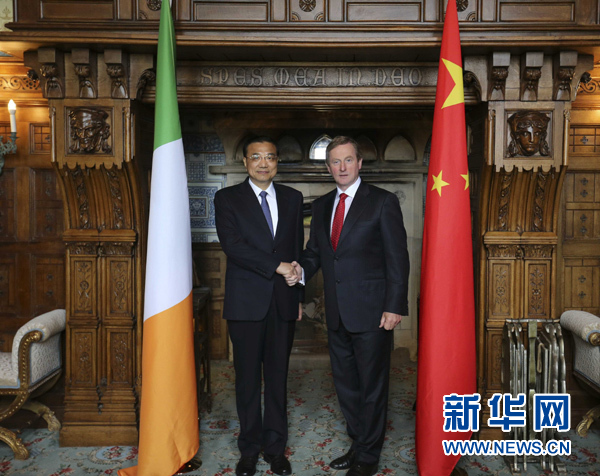 当地时间5月17日下午，中国国务院总理李克强在香农同爱尔兰总理肯尼举行会谈。 新华社记者丁林摄