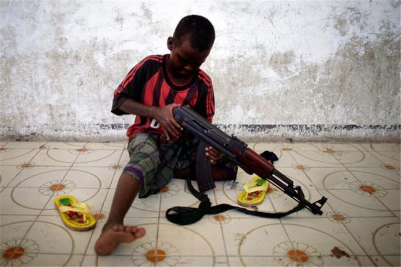 索马里：持枪的孩子