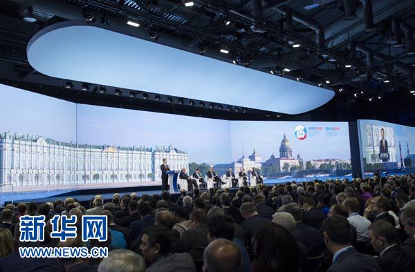 6月19日，国务院副总理张高丽出席第十九届圣彼得堡国际经济论坛，并发表题为“开放合作，创新发展，促进世界经济稳定增长”的致辞。新华社记者高洁摄
