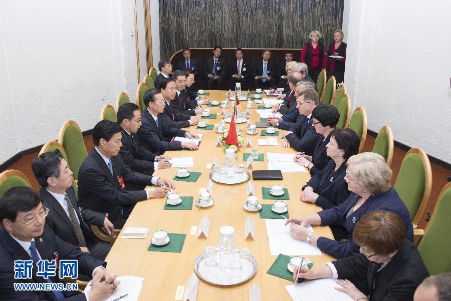 6月21日，国务院副总理张高丽在维尔纽斯同立陶宛总理布特克维丘斯举行会谈。 新华社记者王晔摄 