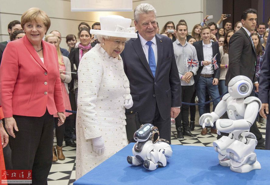 英国女王访柏林技术大学 与机器人互动(高清组