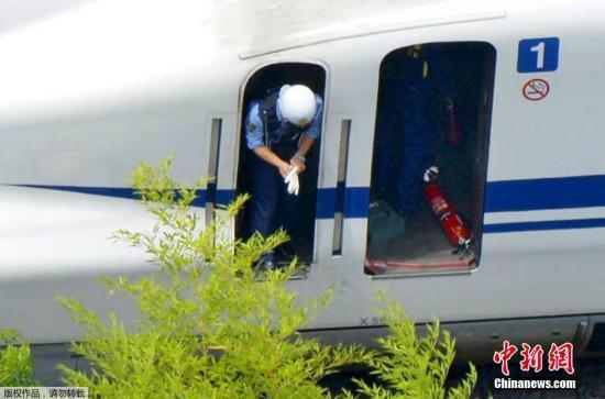日本新干线列车失火致26人伤 自焚者身份已确认