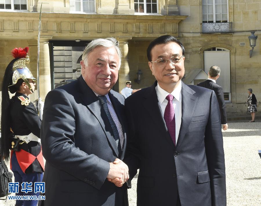 当地时间6月30日上午，中国国务院总理李克强在巴黎小卢森堡宫会见法国参议长拉尔谢。 新华社记者李学仁摄