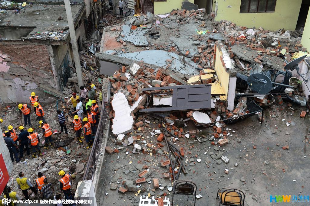 印度一居民楼坍塌导致人员伤亡