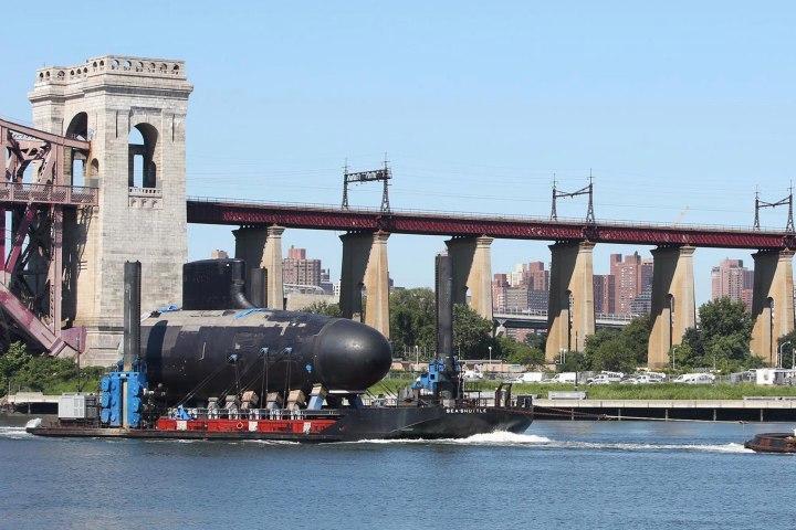 美军第15艘新核潜艇亮相 赴船厂对接艇身
