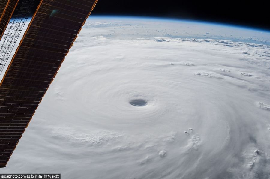 NASA宇航员太空拍超强台风“苏迪罗”【组图】