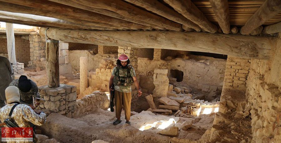 IS用推土机破坏叙利亚天主教古迹