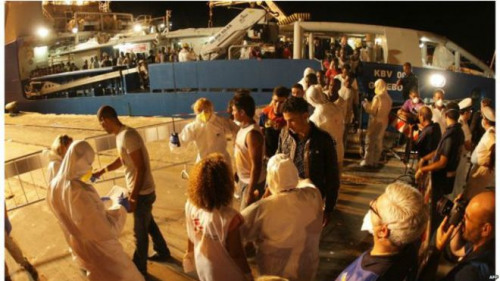 利比亚两移民船翻沉或致数百人丧生曾发求救信号