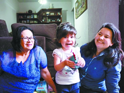 巴西流行“职业奶奶”:领儿女工资照看第三代