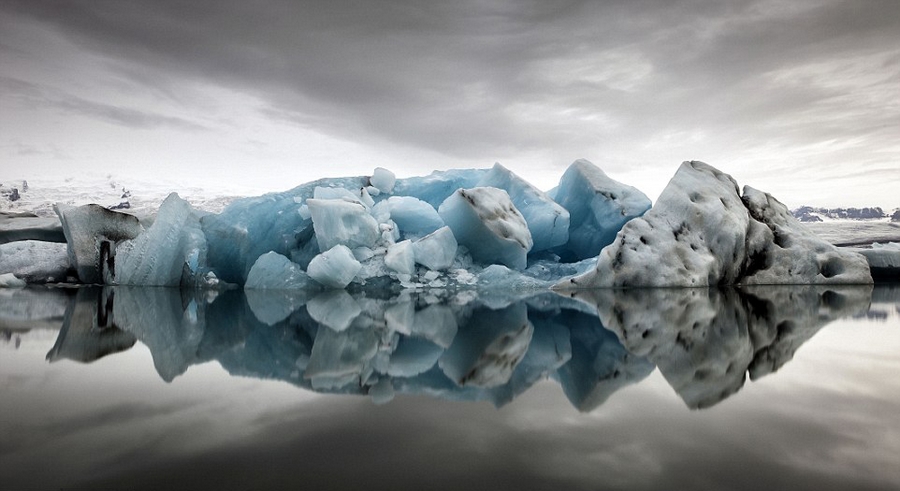 摄影师拍摄的冰岛冰川湖 犹如仙境
