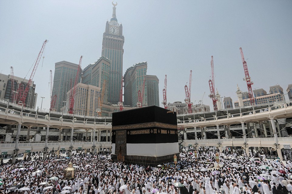 250万穆斯林聚集麦加参加朝圣