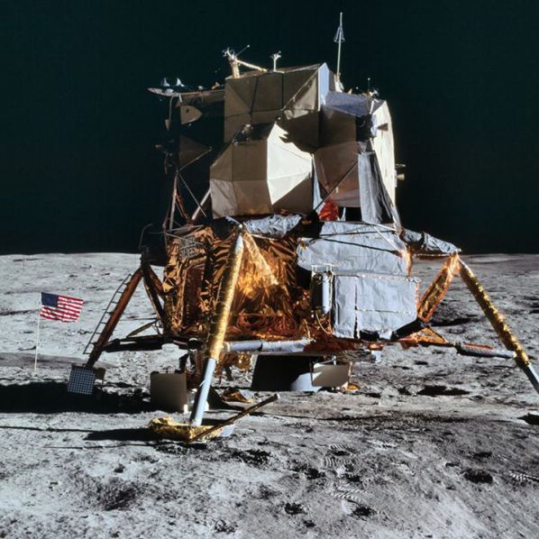 NASA公布8400多张历次阿波罗登月计划照片