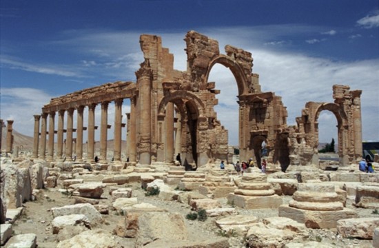 叙利亚古城标志性凯旋门遭伊斯兰国炸毁