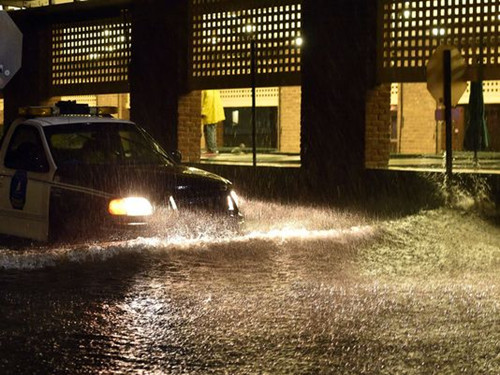 美南北卡受“华金”影响暴雨致300多起车祸5人亡