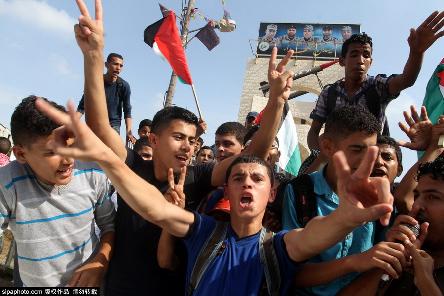 巴勒斯坦民众成斧头帮举行反以色列抗议活动