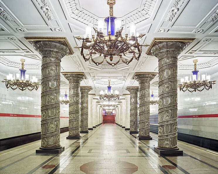 探访莫斯科地铁：地下的艺术殿堂