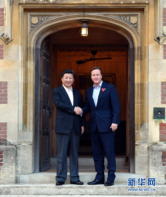 10月22日，国家主席习近平在契克斯首相乡间别墅同英国首相卡梅伦再次会晤。 新华社记者 饶爱民 摄