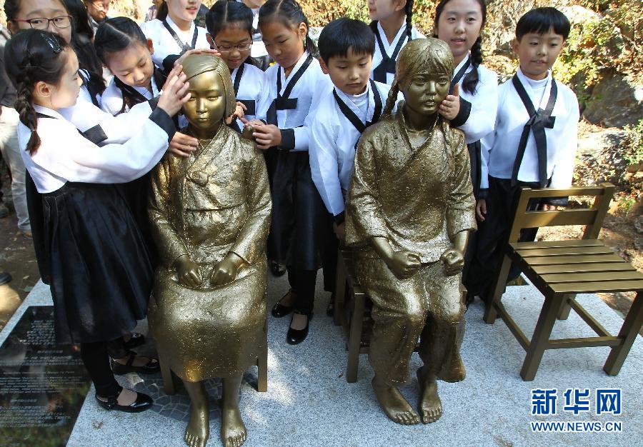 （XHDW）（4）首座中韩“慰安妇”少女雕像落户首尔街头