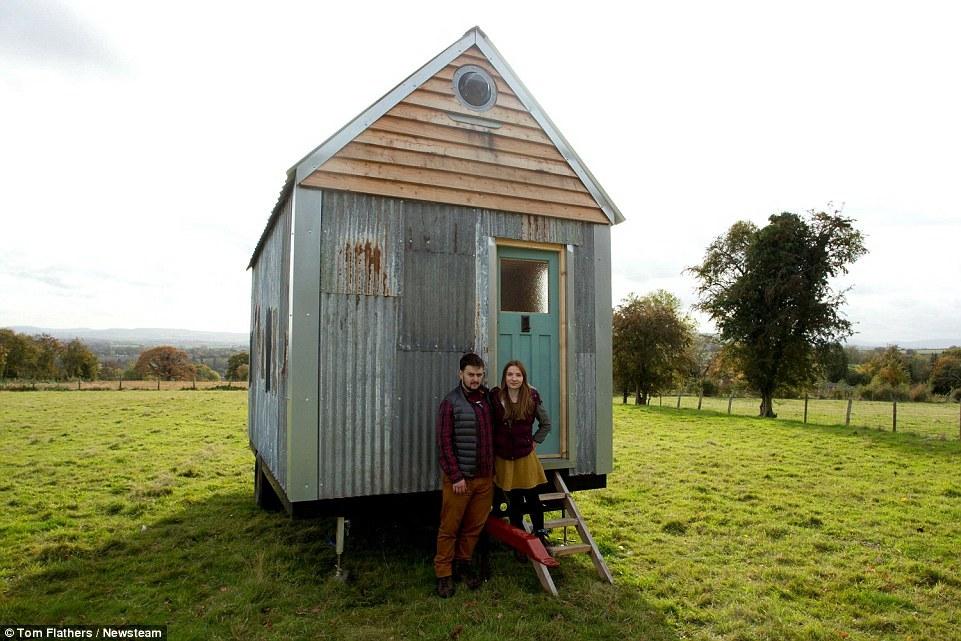 英国夫妇付不起房租自建小木屋 仅花费1000英镑