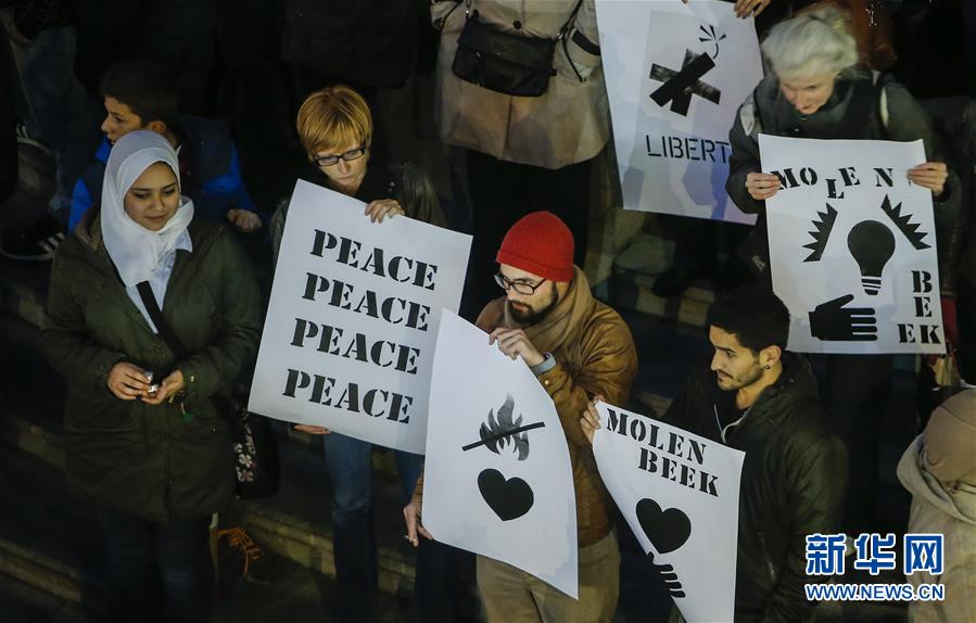 （国际）（1）布鲁塞尔：巴黎恐袭嫌疑人曾住社区举行悼念集会