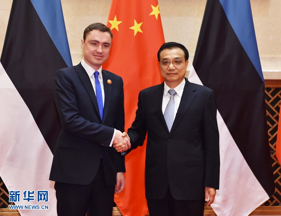 11月24日，国务院总理李克强在苏州东山宾馆会见来华出席第四次中国－中东欧国家领导人会晤的爱沙尼亚总理罗伊瓦斯。 新华社记者 高洁 摄 
