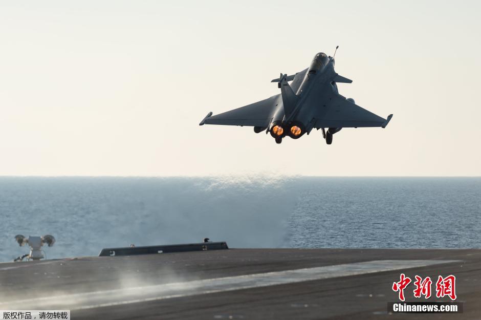 法国战机从戴高乐航母起飞 对IS据点展开轰炸